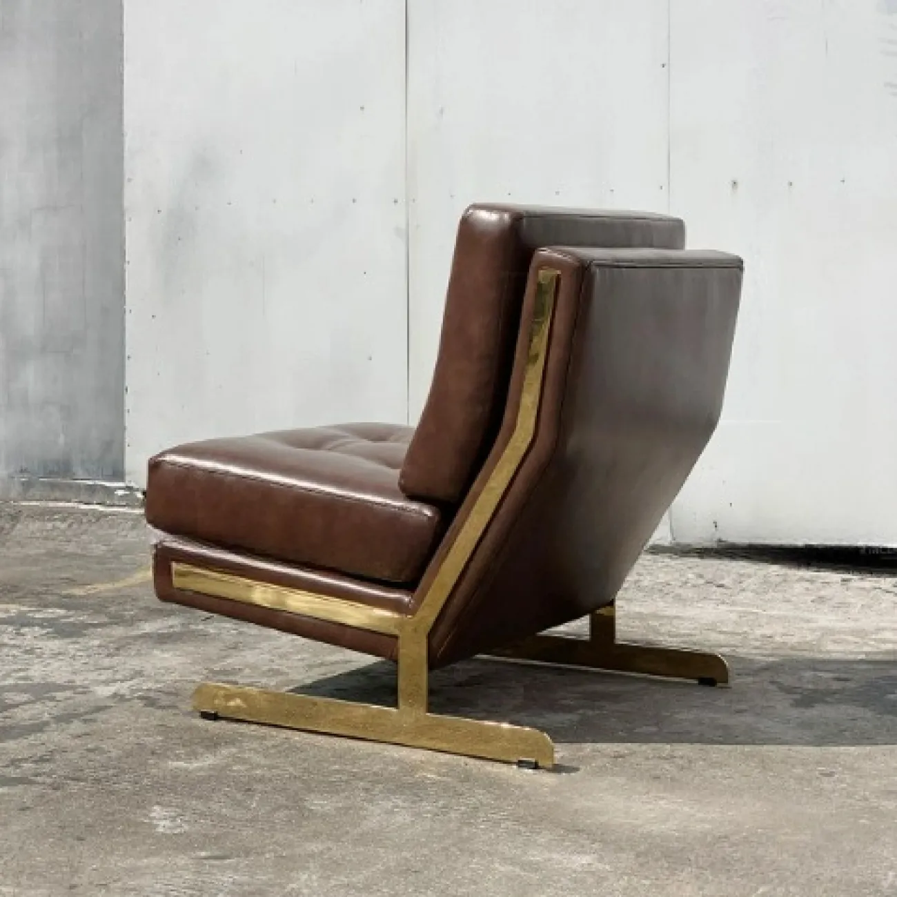 Стильное кресло Yanshe от LaLume из стали, экокожи и фланели KR38971-32 Стильное кресло Yanshe от LaLume из стали, экокожи и фланели KR38971-32