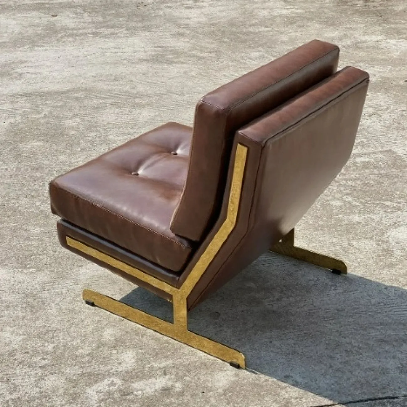 Стильное кресло Yanshe от LaLume из стали, экокожи и фланели KR38971-32