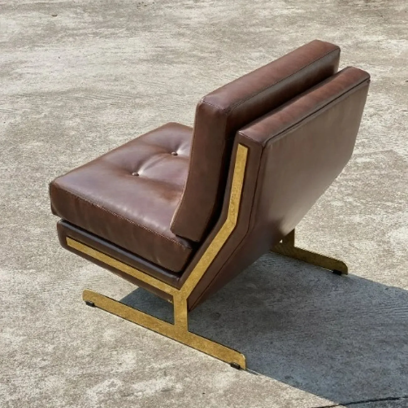 Стильное кресло Yanshe от LaLume из стали, экокожи и фланели KR38971-32 Стильное кресло Yanshe от LaLume из стали, экокожи и фланели KR38971-32