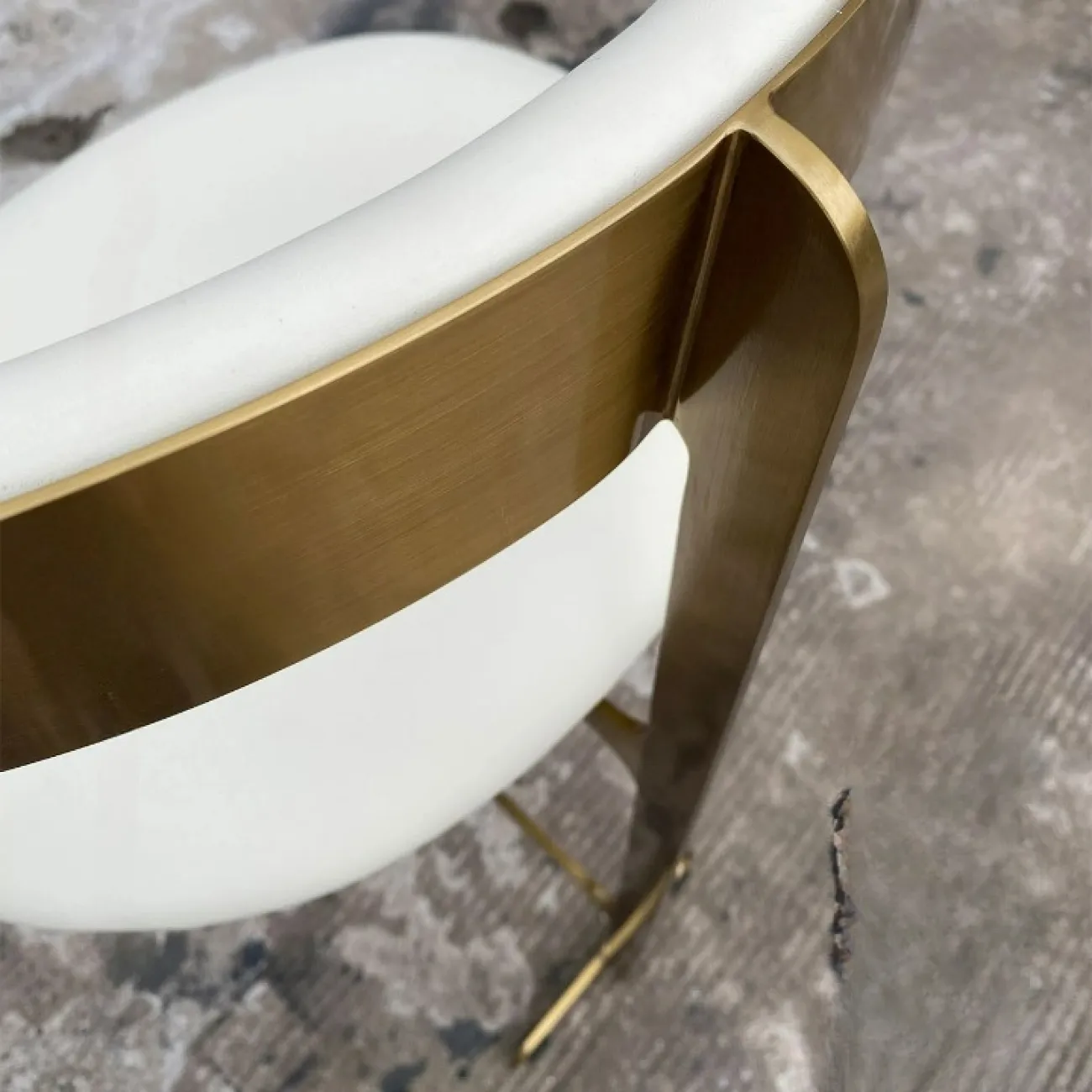 Стильный барный стул Yanshe от LaLume из стали и экокожи BS38973-32