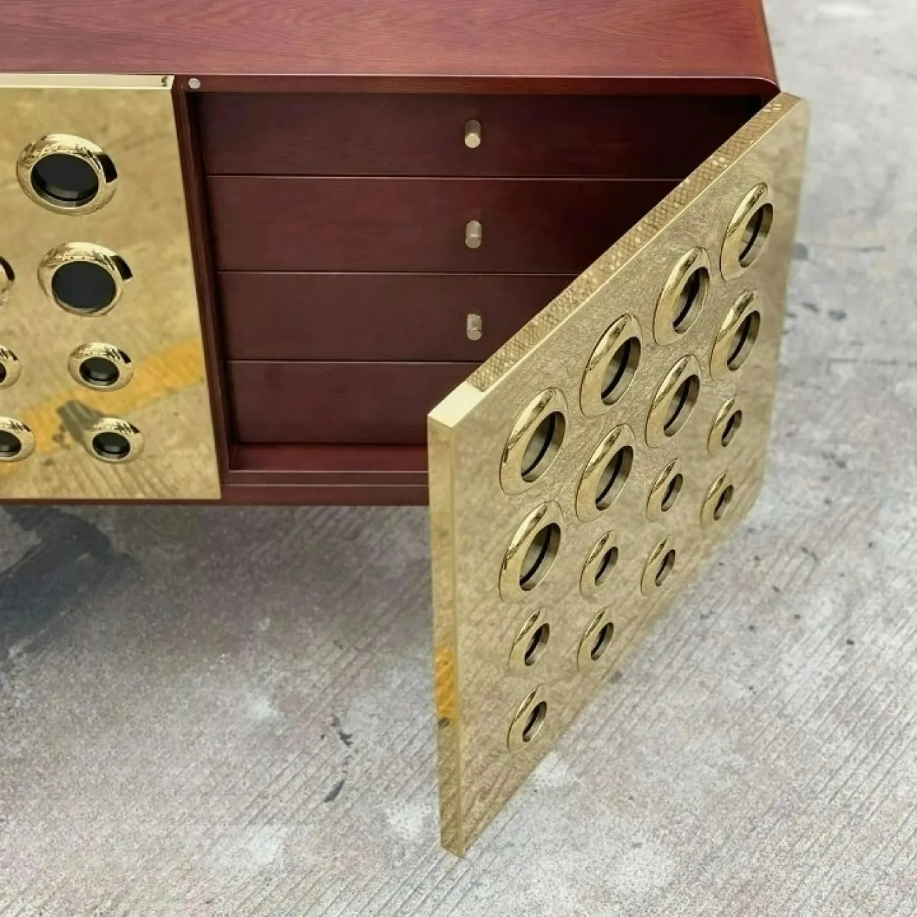 Оригинальный комод Yanshe из дерева и стали KD38980-32 Оригинальный комод Yanshe из дерева и стали KD38980-32