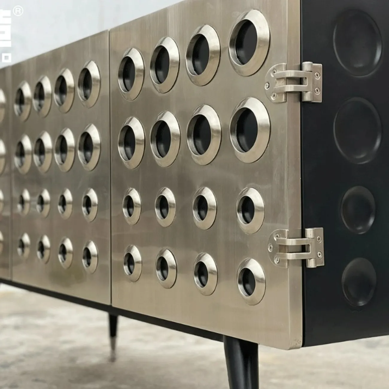 Оригинальный комод Yanshe из дерева и стали KD38980-32 Оригинальный комод Yanshe из дерева и стали KD38980-32