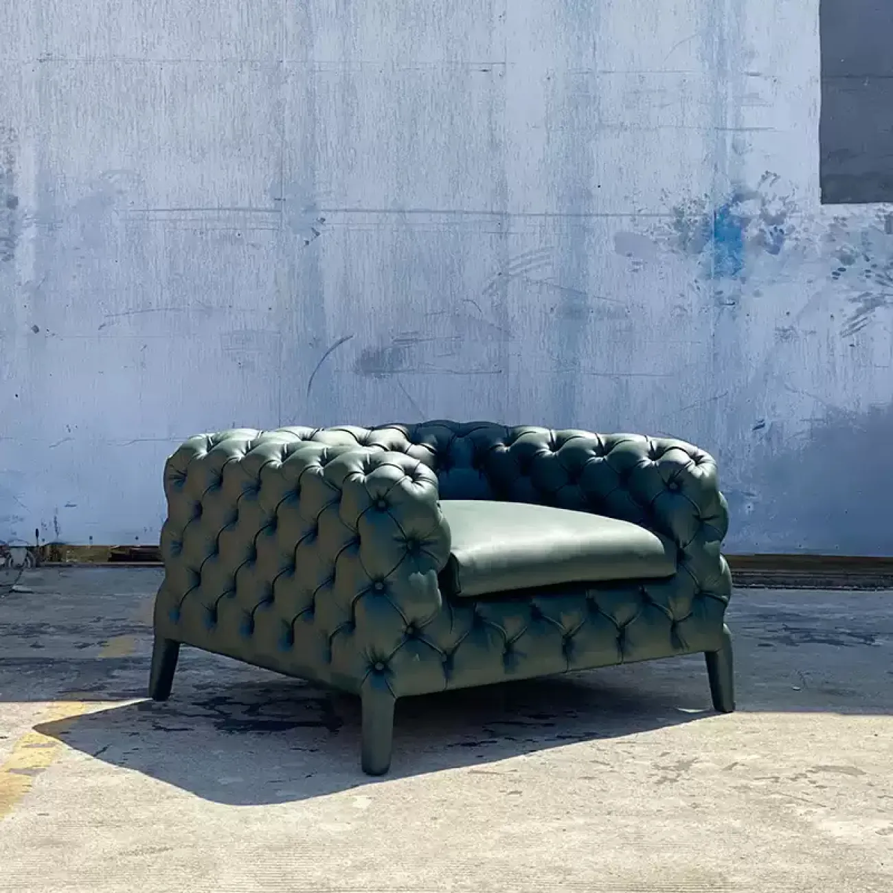 Стильное кресло Yanshe от LaLume из экокожи KR38981-32 Стильное кресло Yanshe от LaLume из экокожи KR38981-32