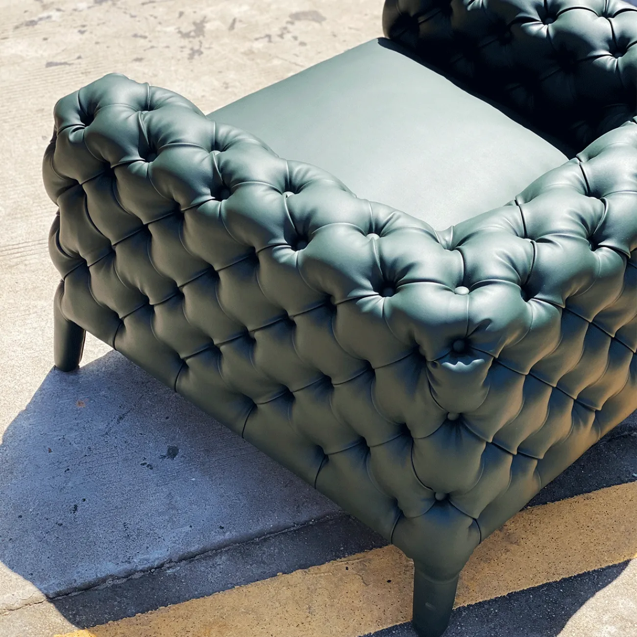 Стильное кресло Yanshe от LaLume из экокожи KR38981-32 Стильное кресло Yanshe от LaLume из экокожи KR38981-32