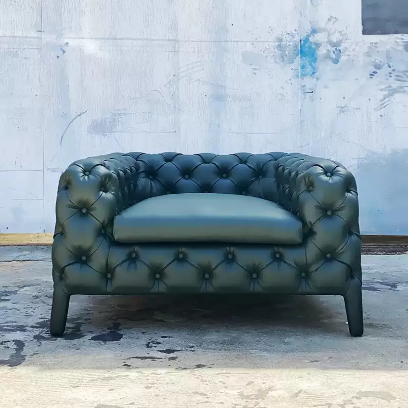 Стильное кресло Yanshe от LaLume из экокожи KR38981-32 Стильное кресло Yanshe от LaLume из экокожи KR38981-32