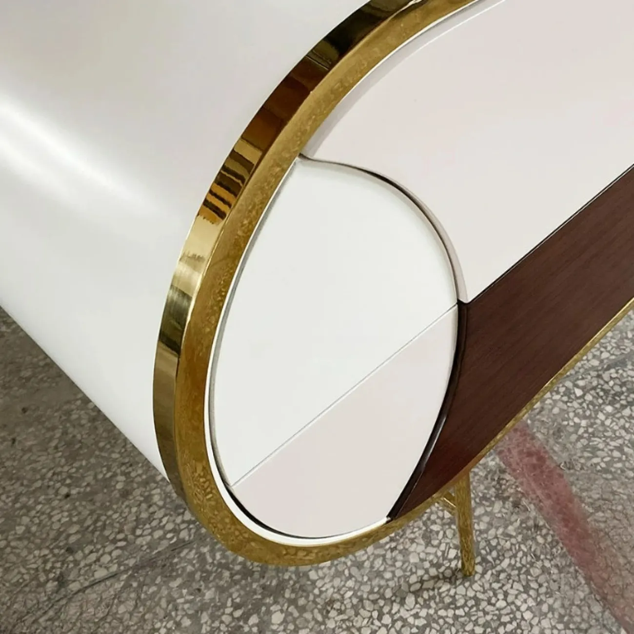 Элегантный комод Yanshe из дерева и стали KD39009-32 Элегантный комод Yanshe из дерева и стали KD39009-32