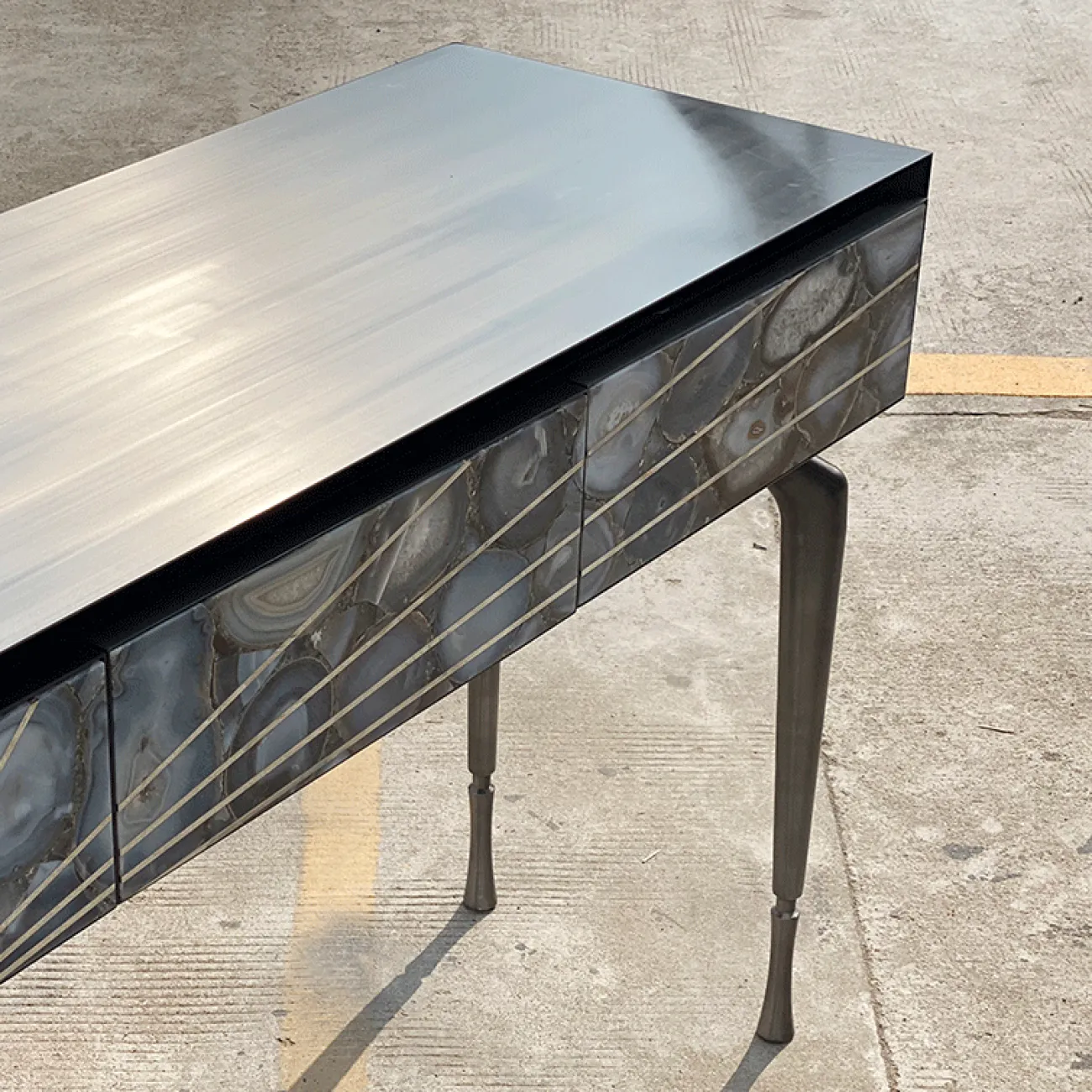 Элегантный пристенный столик от Yanshe с фасадом из мрамора PS39011-32