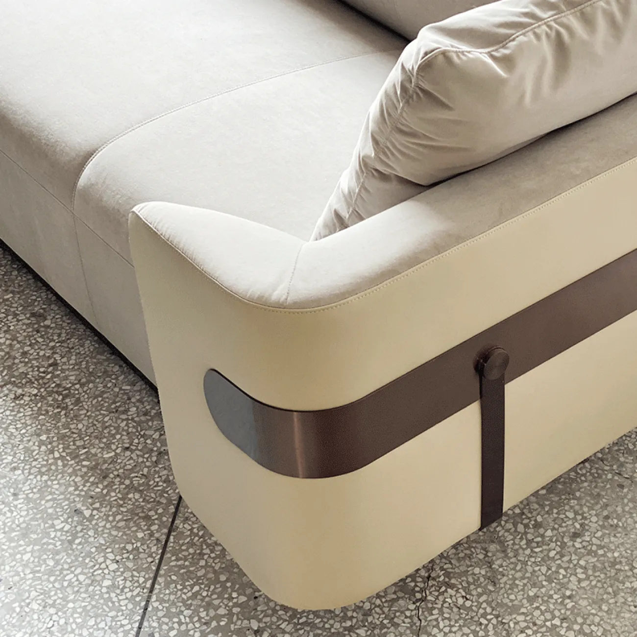 Стильный диван Yanshe от LaLume из дерева DV39016-32