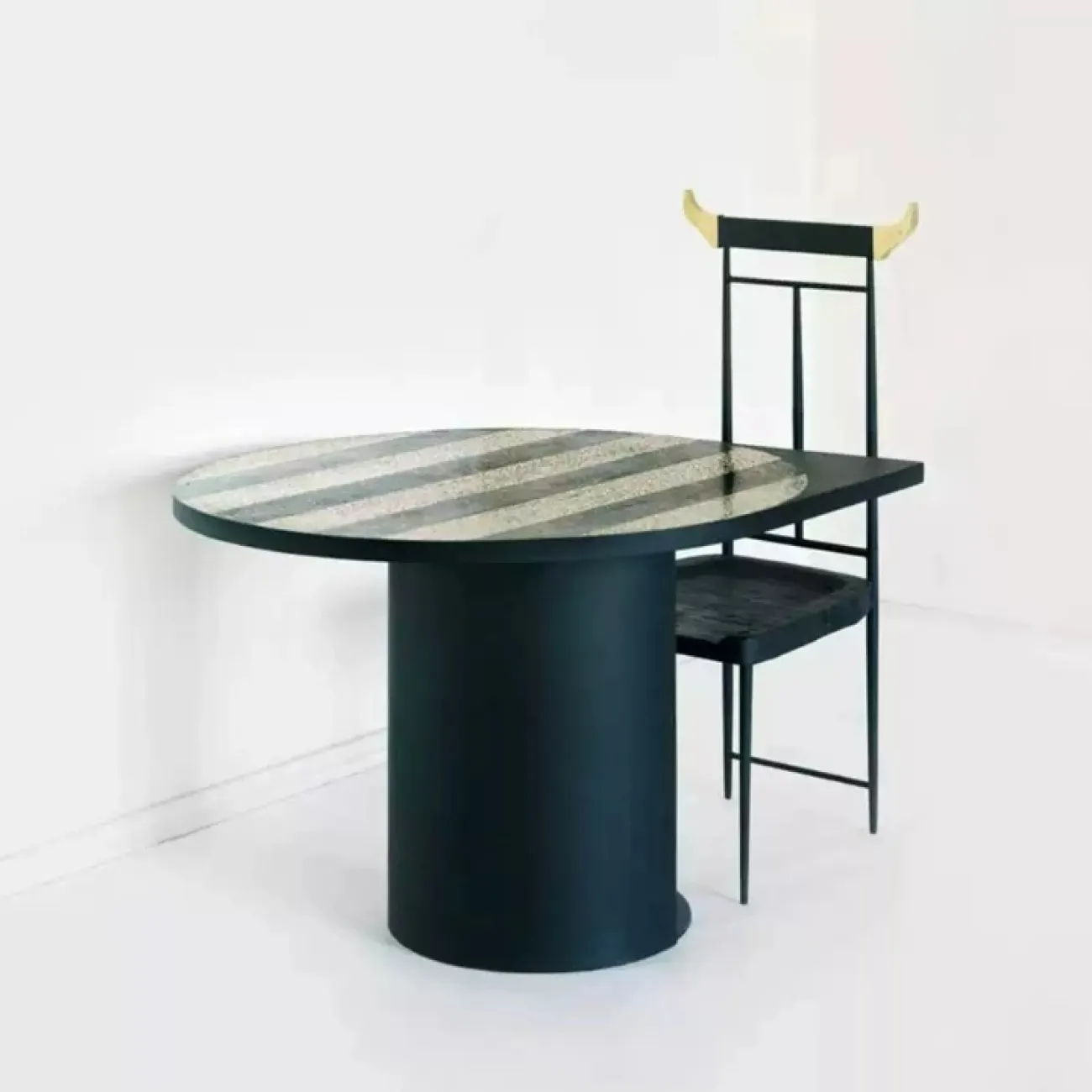 Стильный обеденный стол Yanshe от LaLume из металла и мрамора OS39019-32