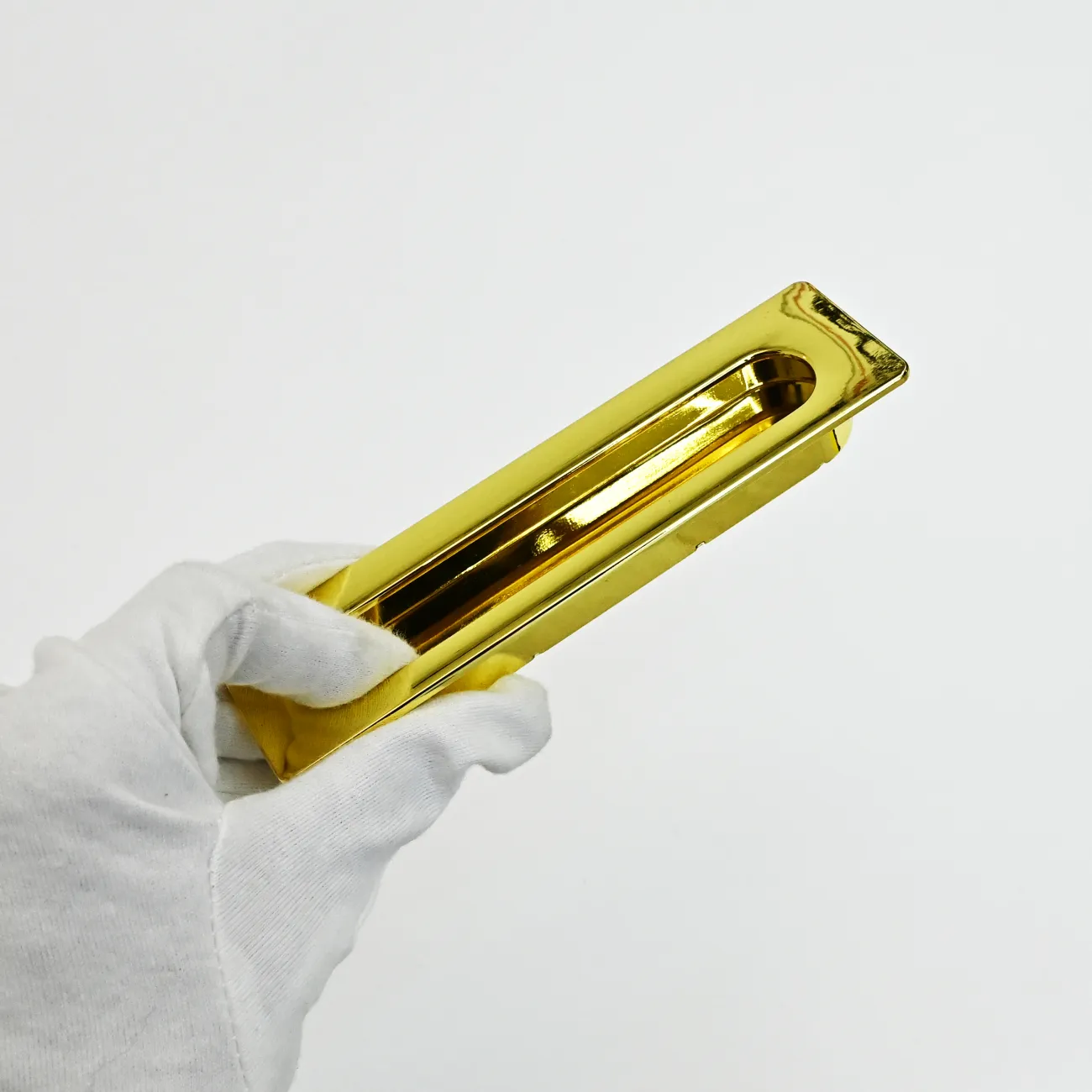  ✅ Врезная мебельная ручка LaLume Marise Gold L13: стильное сочетание современного дизайна и надежной функциональности. Уникальный акцент для вашего интерьера. Покажите свой современный вкус и организуйте время с легкостью. Закажите сейчас и создайте непо