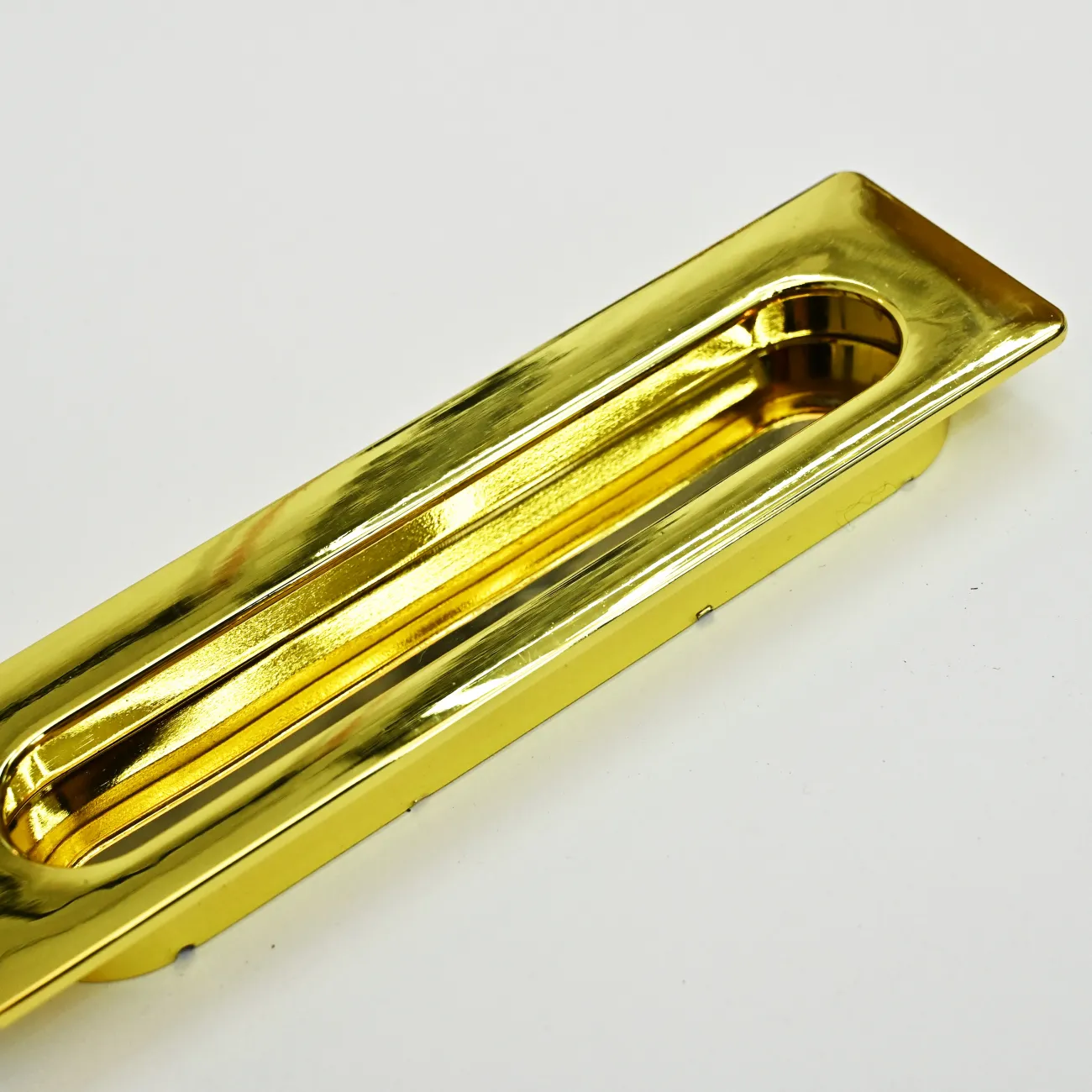  ✅ Врезная мебельная ручка LaLume Marise Gold L13: стильное сочетание современного дизайна и надежной функциональности. Уникальный акцент для вашего интерьера. Покажите свой современный вкус и организуйте время с легкостью. Закажите сейчас и создайте непо