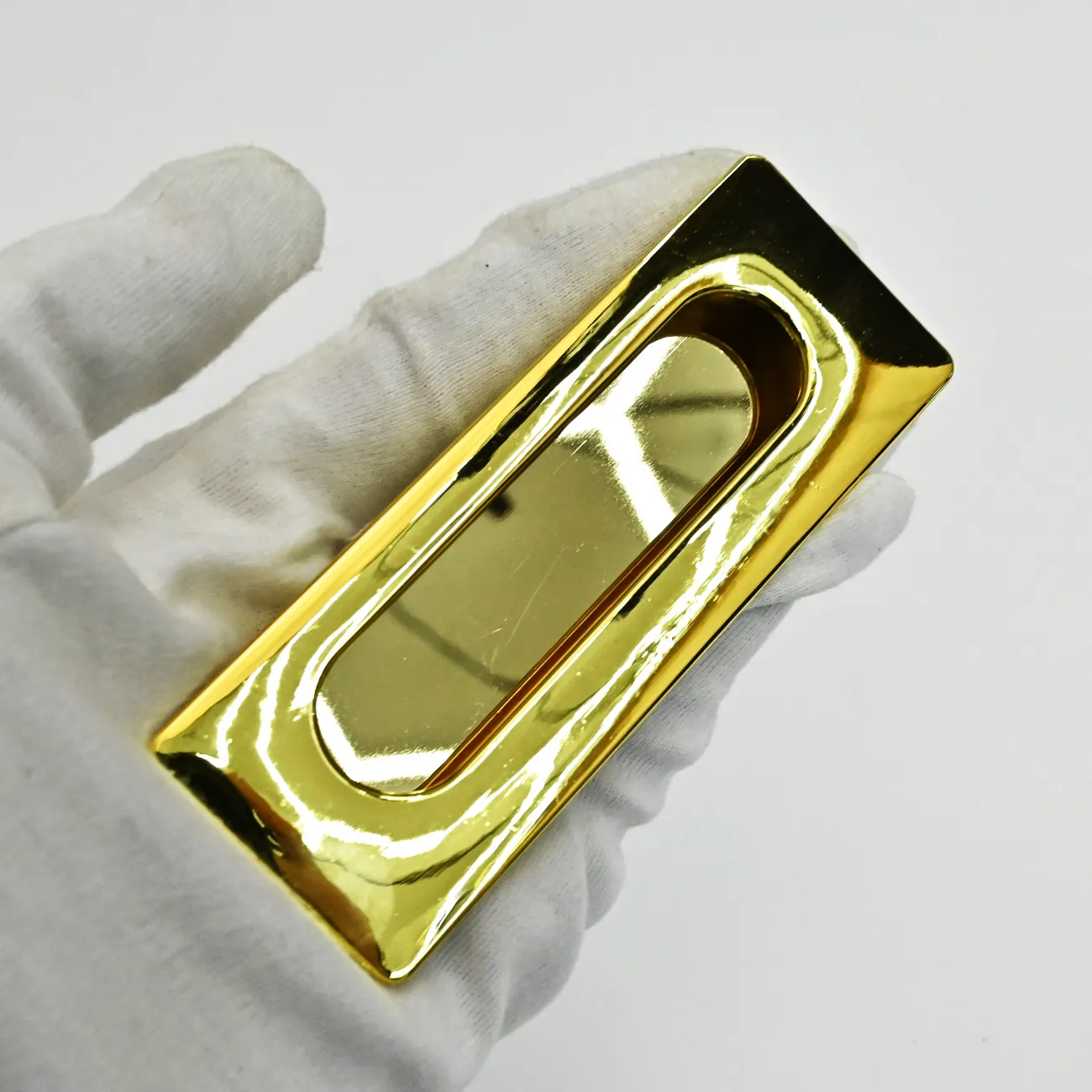  ✅ Врезная мебельная ручка LaLume Marise Gold L10: стильное сочетание современного дизайна и надежной функциональности. Уникальный акцент для вашего интерьера. Покажите свой современный вкус и организуйте время с легкостью. Закажите сейчас и создайте непо