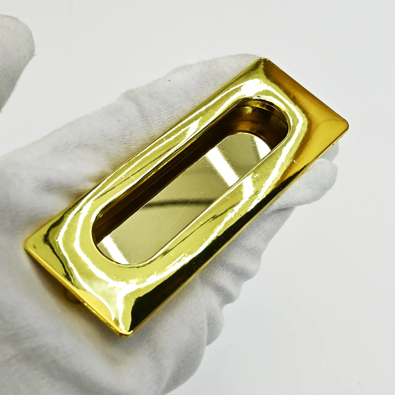  ✅ Врезная мебельная ручка LaLume Marise Gold L10: стильное сочетание современного дизайна и надежной функциональности. Уникальный акцент для вашего интерьера. Покажите свой современный вкус и организуйте время с легкостью. Закажите сейчас и создайте непо