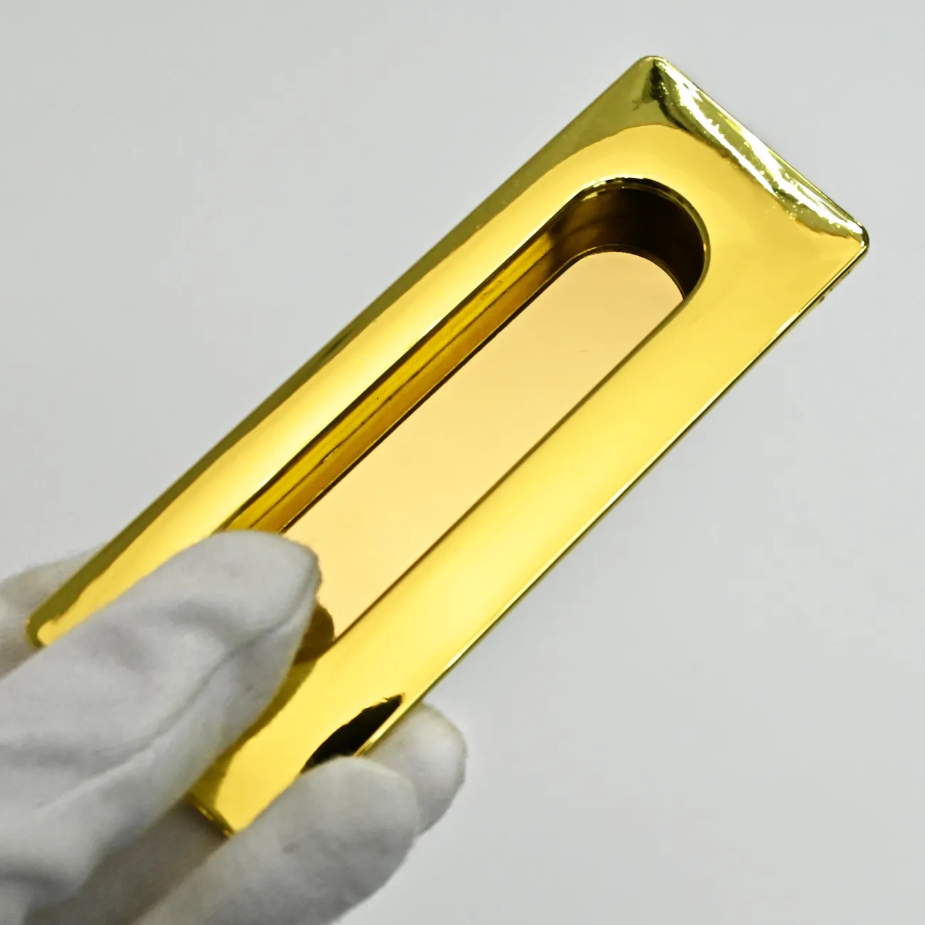  ✅ Врезная мебельная ручка LaLume Marise Gold L10: стильное сочетание современного дизайна и надежной функциональности. Уникальный акцент для вашего интерьера. Покажите свой современный вкус и организуйте время с легкостью. Закажите сейчас и создайте непо