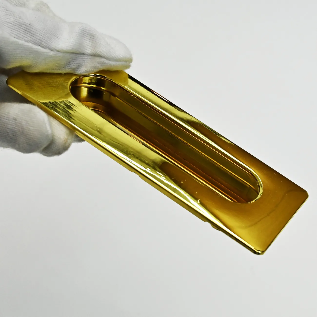  ✅ Врезная мебельная ручка LaLume Marise Gold L10: стильное сочетание современного дизайна и надежной функциональности. Уникальный акцент для вашего интерьера. Покажите свой современный вкус и организуйте время с легкостью. Закажите сейчас и создайте непо