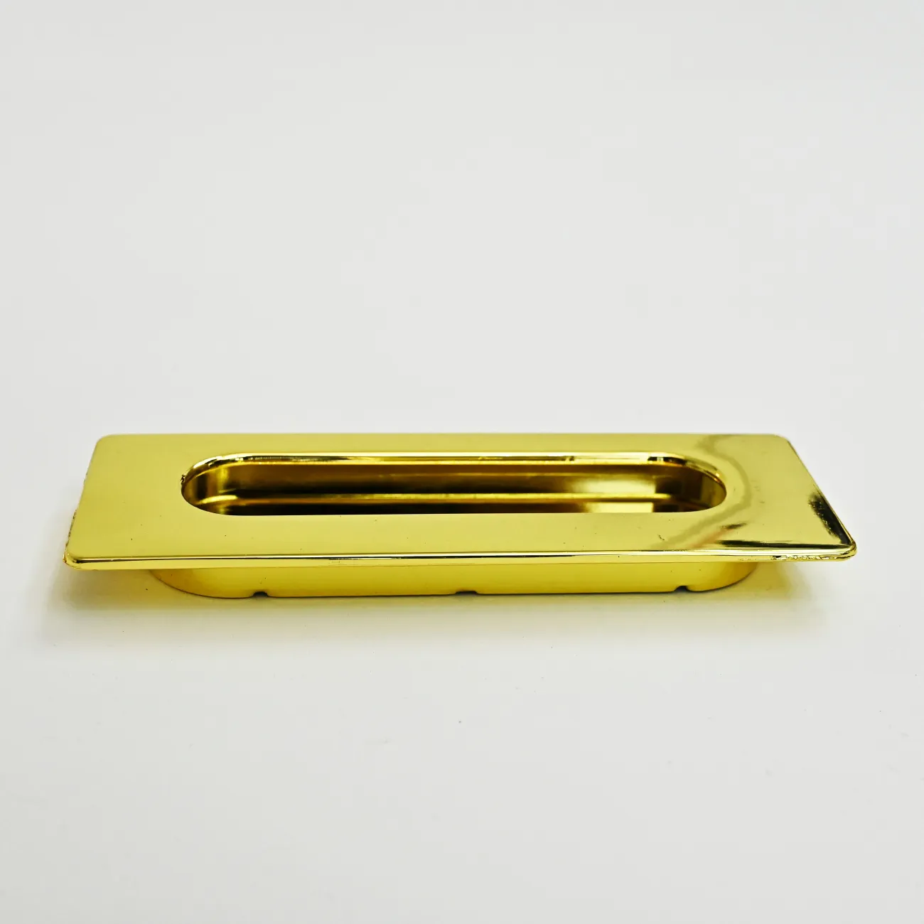  ✅ Врезная мебельная ручка LaLume Marise Gold L10: стильное сочетание современного дизайна и надежной функциональности. Уникальный акцент для вашего интерьера. Покажите свой современный вкус и организуйте время с легкостью. Закажите сейчас и создайте непо