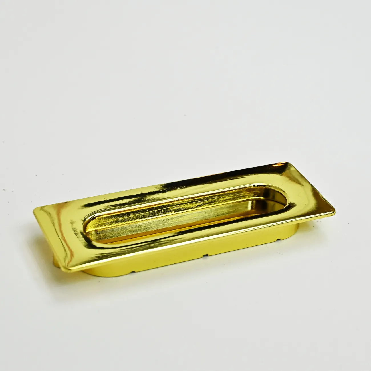  ✅ Врезная мебельная ручка LaLume Marise Gold L10: стильное сочетание современного дизайна и надежной функциональности. Уникальный акцент для вашего интерьера. Покажите свой современный вкус и организуйте время с легкостью. Закажите сейчас и создайте непо