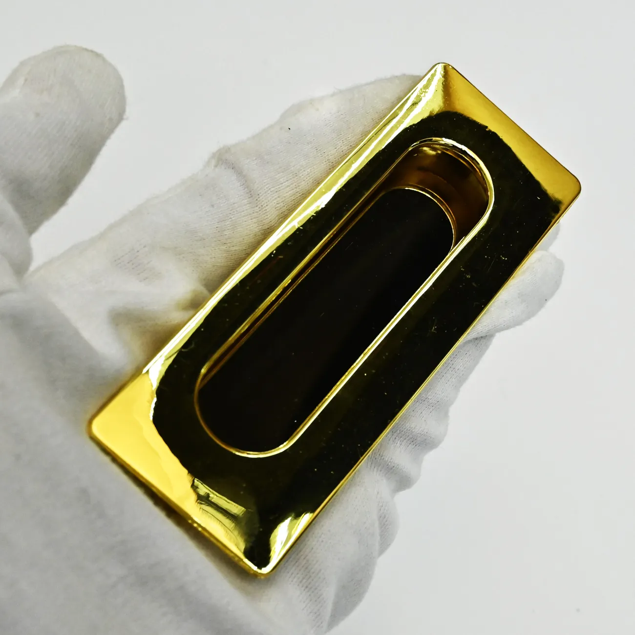  ✅ Врезная мебельная ручка LaLume Marise Gold L10: стильное сочетание современного дизайна и надежной функциональности. Уникальный акцент для вашего интерьера. Покажите свой современный вкус и организуйте время с легкостью. Закажите сейчас и создайте непо