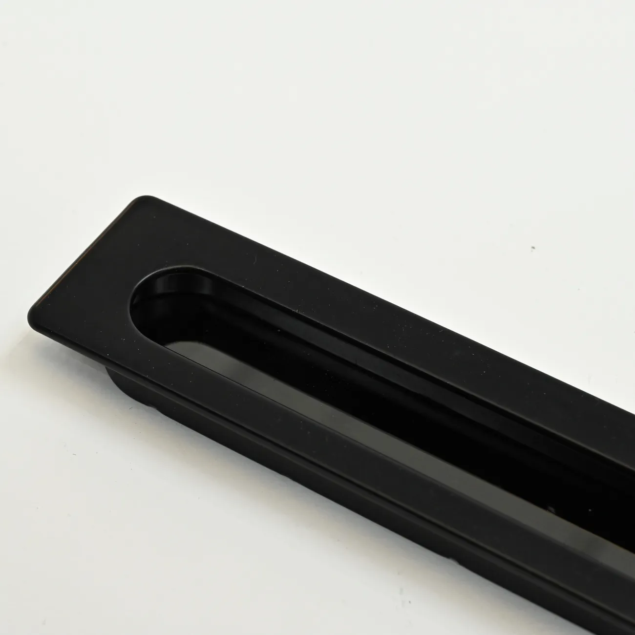 ✅ Врезная мебельная ручка LaLume Marise Black L13: стильное сочетание современного дизайна и надежной функциональности. Уникальный акцент для вашего интерьера. Покажите свой современный вкус и организуйте время с легкостью. Закажите сейчас и создайте неп ✅ Врезная мебельная ручка LaLume Marise Black L13: стильное сочетание современного дизайна и надежной функциональности. Уникальный акцент для вашего интерьера. Покажите свой современный вкус и организуйте время с легкостью. Закажите сейчас и создайте неп