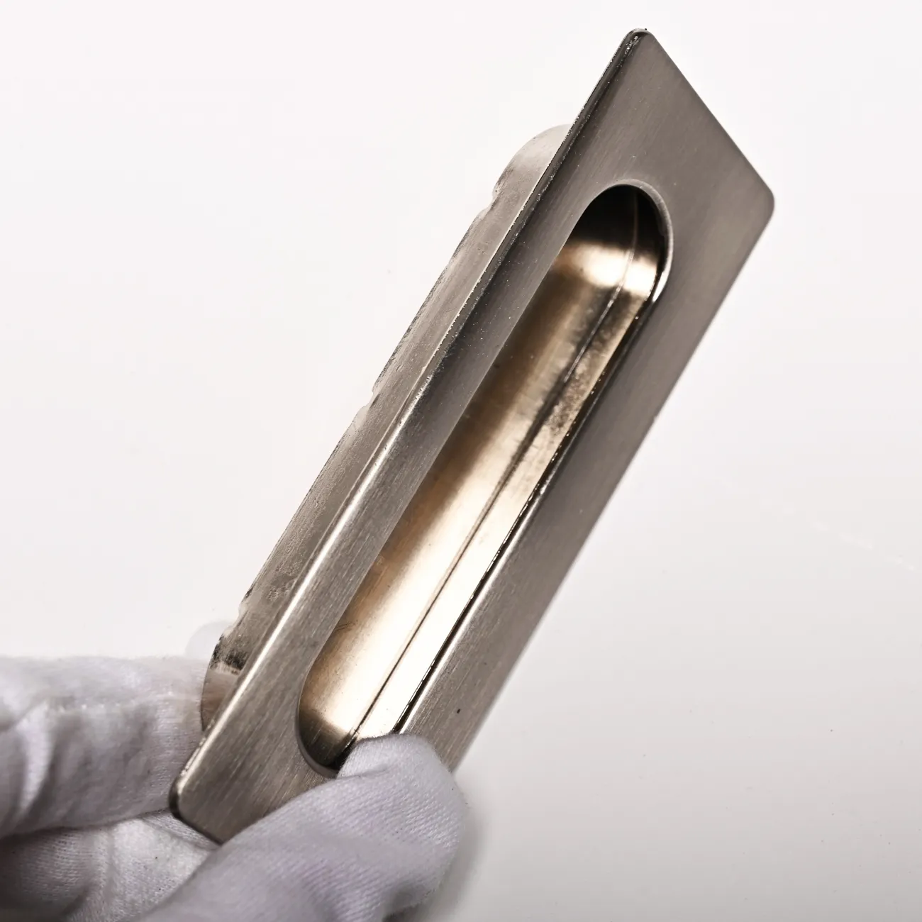  ✅ Врезная мебельная ручка LaLume Marise Steel L10: стильное сочетание современного дизайна и надежной функциональности. Уникальный акцент для вашего интерьера. Покажите свой современный вкус и организуйте время с легкостью. Закажите сейчас и создайте неп