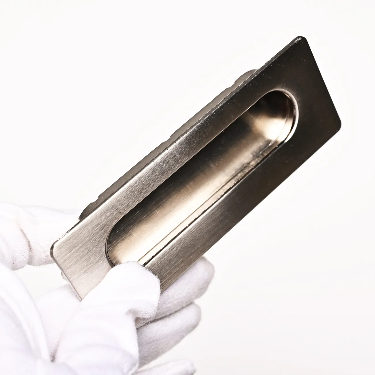  ✅ Врезная мебельная ручка LaLume Marise Steel L10: стильное сочетание современного дизайна и надежной функциональности. Уникальный акцент для вашего интерьера. Покажите свой современный вкус и организуйте время с легкостью. Закажите сейчас и создайте неп