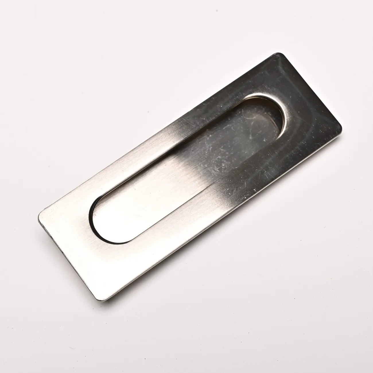  ✅ Врезная мебельная ручка LaLume Marise Steel L10: стильное сочетание современного дизайна и надежной функциональности. Уникальный акцент для вашего интерьера. Покажите свой современный вкус и организуйте время с легкостью. Закажите сейчас и создайте неп