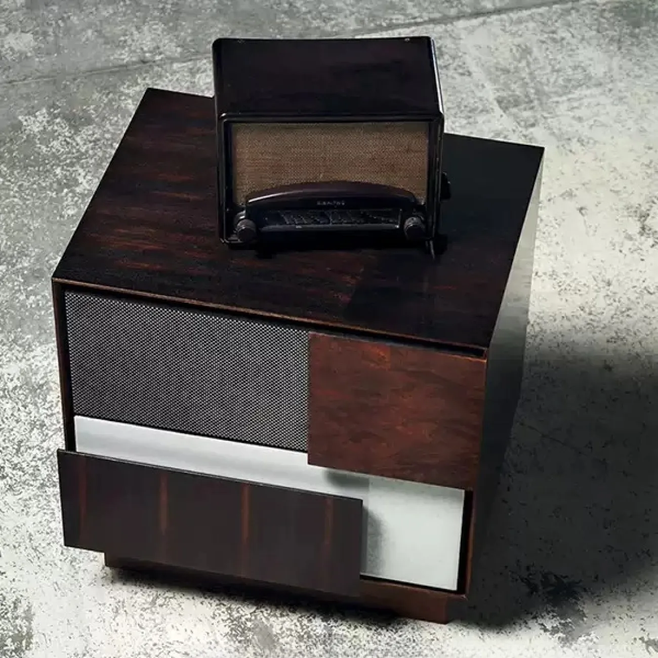 Оригинальная прикроватная тумба MSFN из дерева TB39054-32