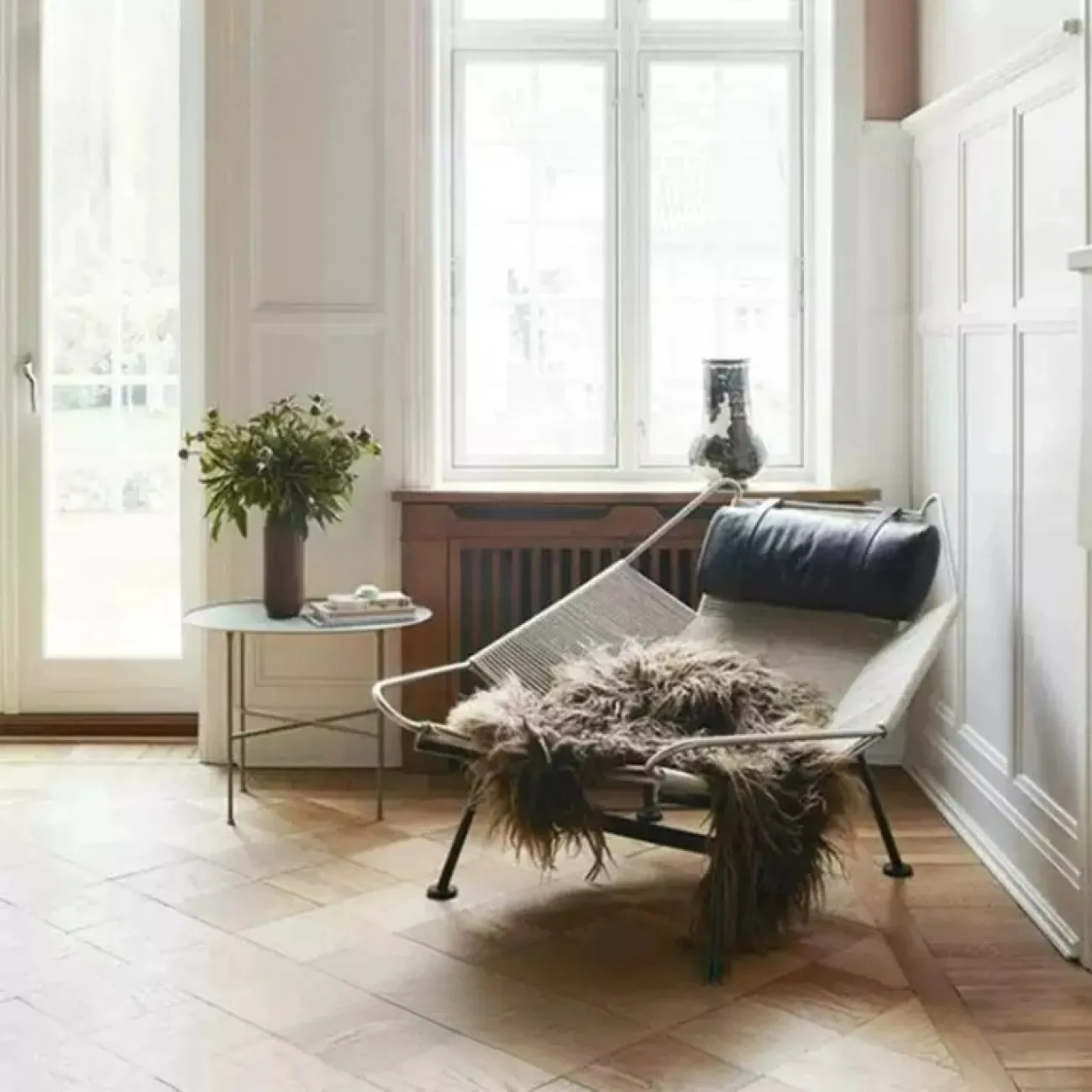 Оригинальное кресло шезлонг MFSN с меховой накидкой KR39059-32