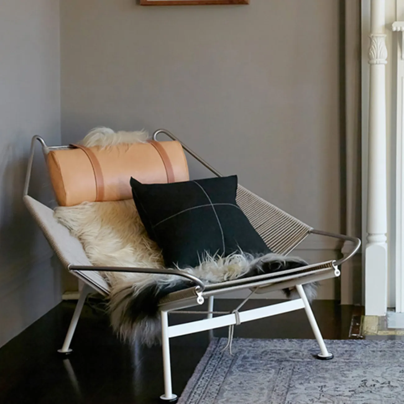 Оригинальное кресло шезлонг MFSN с меховой накидкой KR39059-32
