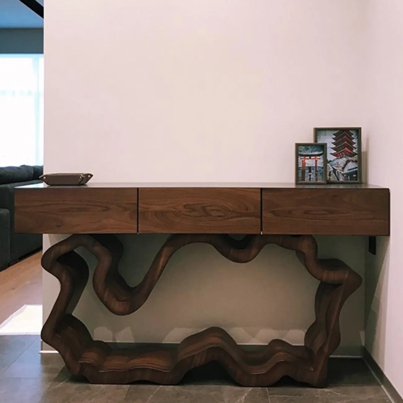 Элегантный пристенный столик от MSFN из дерева PS39065-32