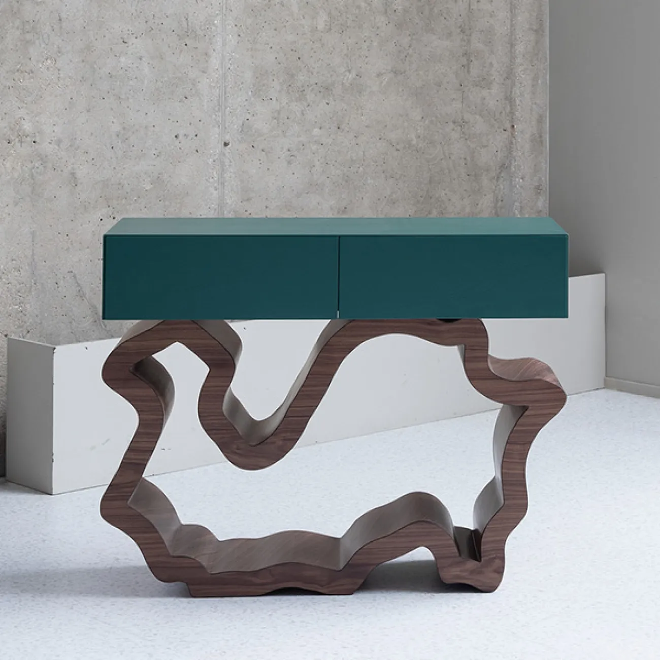 Элегантный пристенный столик от MSFN из дерева PS39065-32