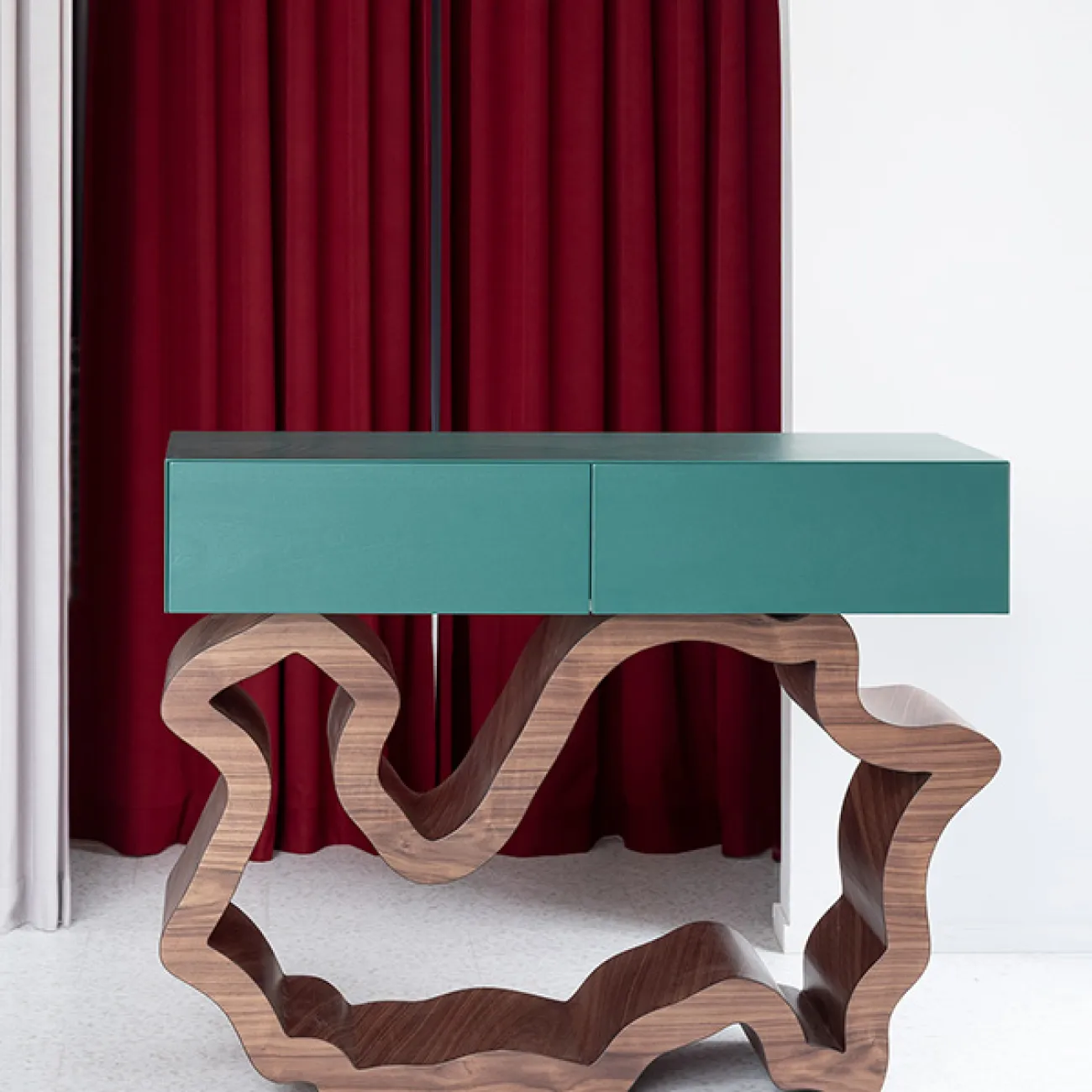 Элегантный пристенный столик от MSFN из дерева PS39065-32