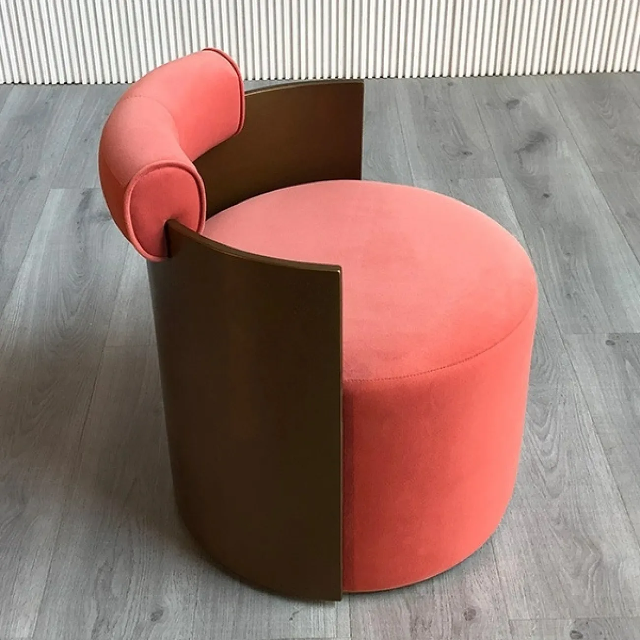 Стильное кресло MSFN от LaLume из металла и фланели KR39068-32