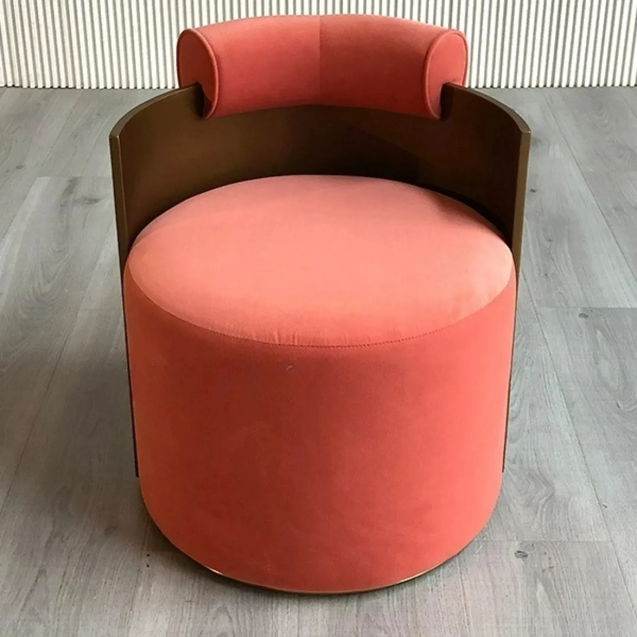 Стильное кресло MSFN от LaLume из металла и фланели KR39068-32 Стильное кресло MSFN от LaLume из металла и фланели KR39068-32