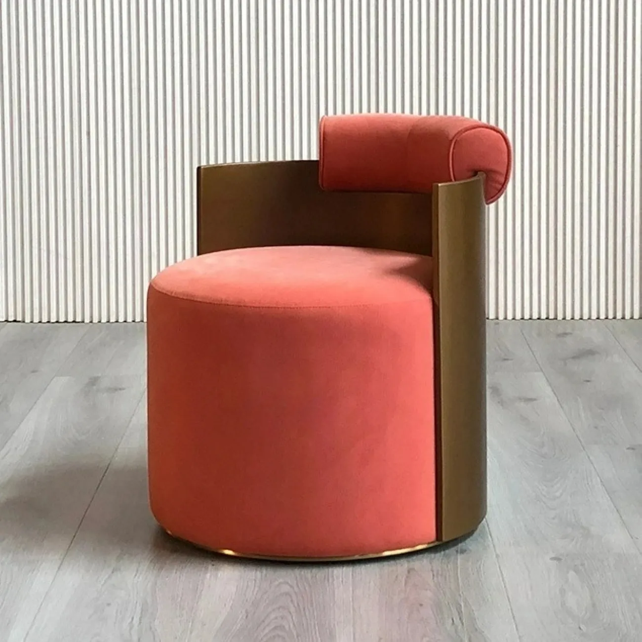 Стильное кресло MSFN от LaLume из металла и фланели KR39068-32 Стильное кресло MSFN от LaLume из металла и фланели KR39068-32