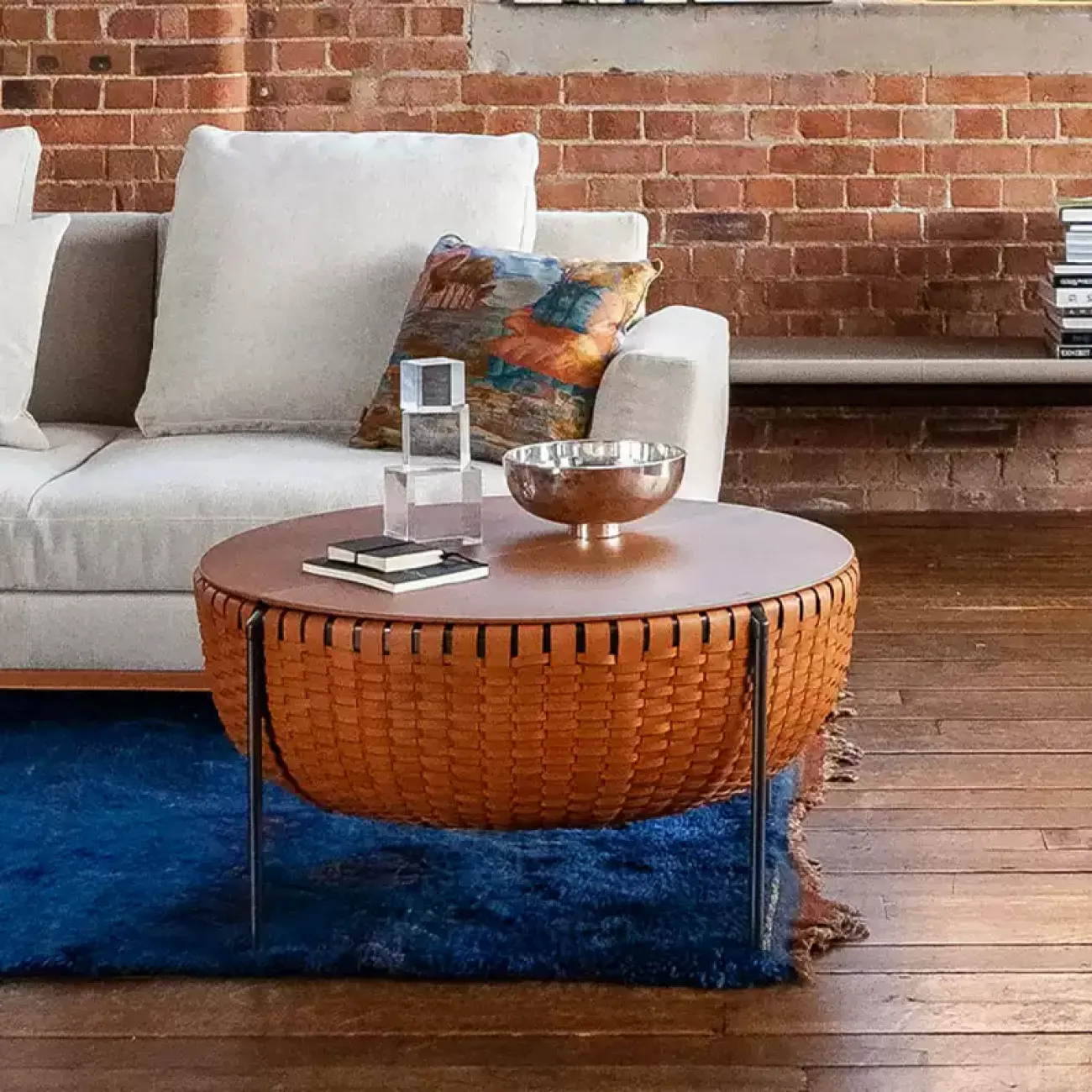 Оригинальный журнальный столик CJ Originality из седельной кожи JS39073-32