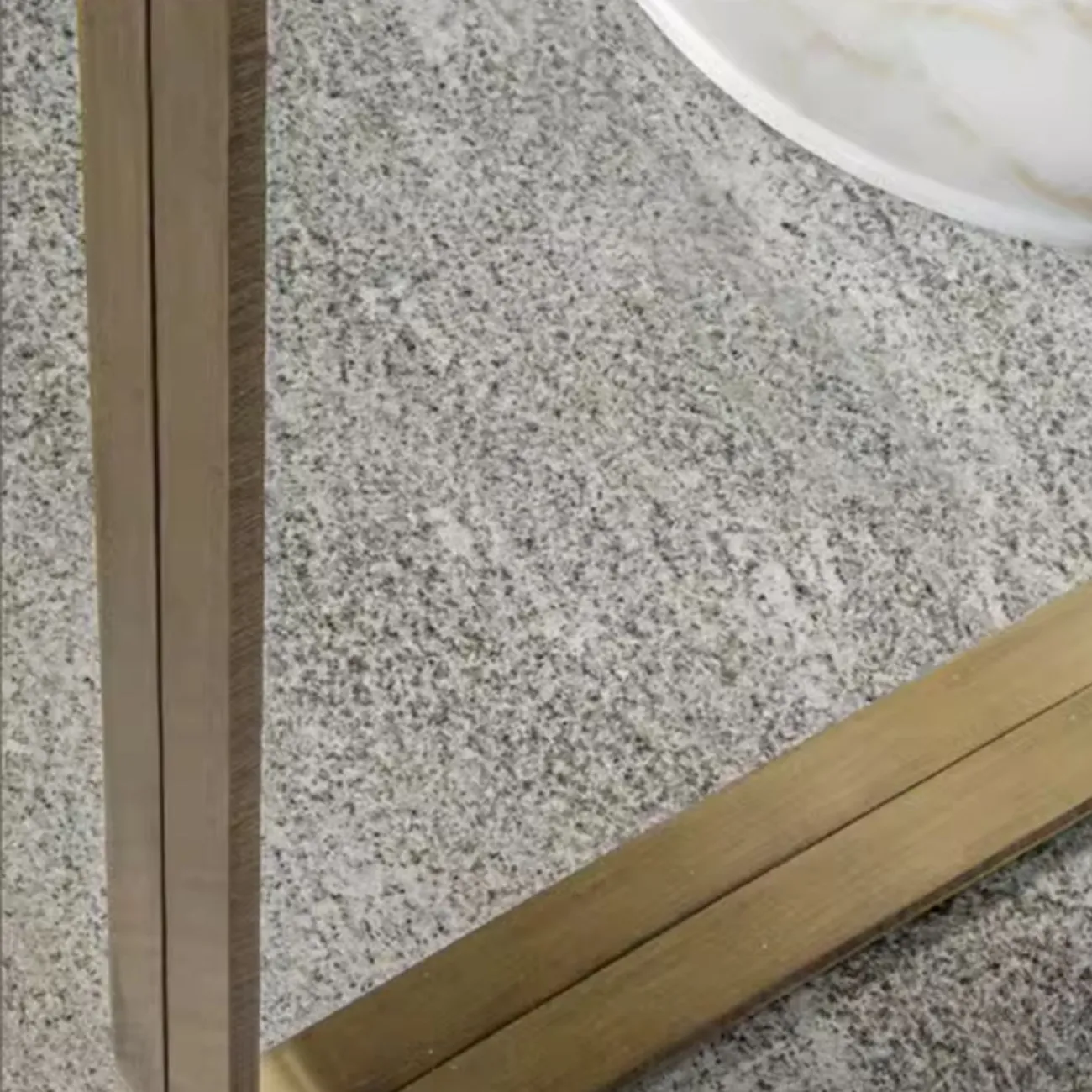 Элегантный пристенный столик CJ Originality из стали и мрамора PS39078-32 Элегантный пристенный столик CJ Originality из стали и мрамора PS39078-32