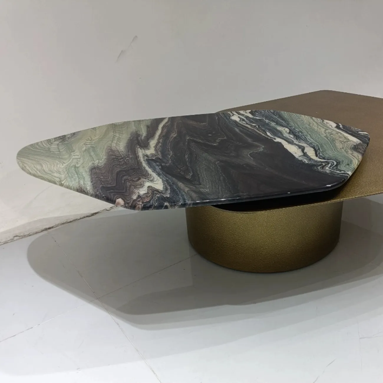 Элегантный журнальный столик CJ Originality из бронзы и мрамора JS39080-32