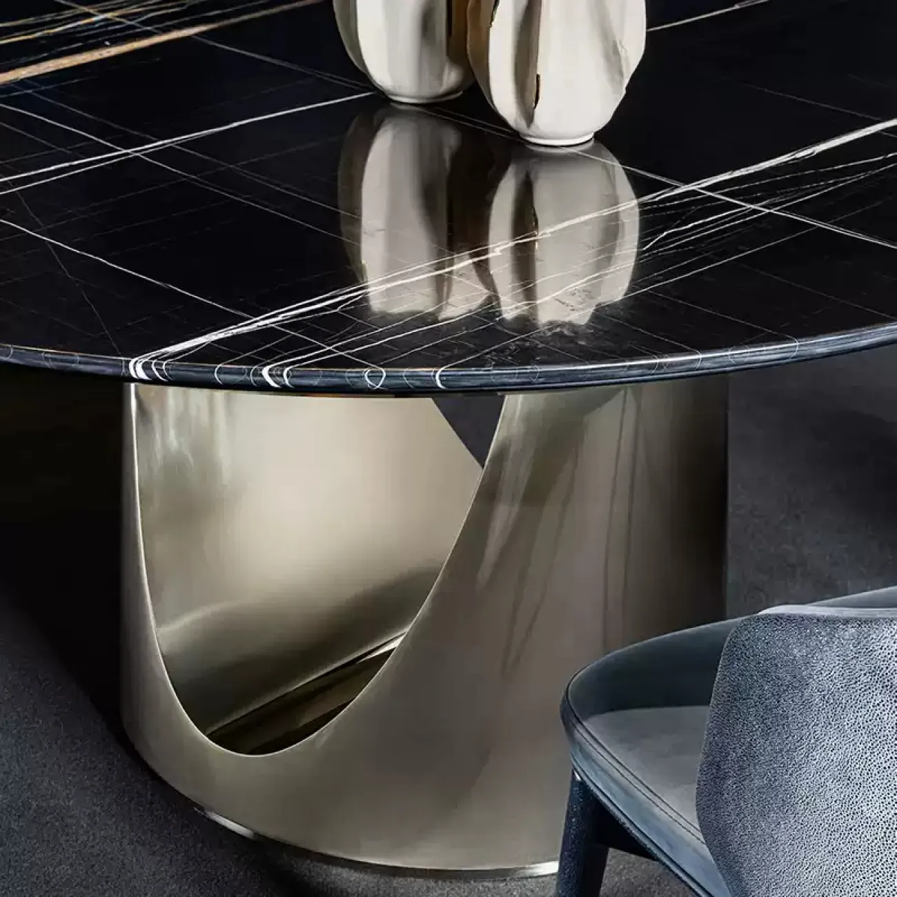 Стильный обеденный стол CJ Originality от LaLume со столешницей из мрамора OS39086-32