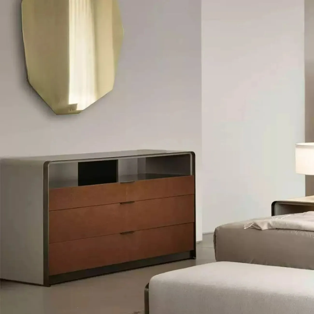 Элегантный комод CJ Originality от LaLume обитый кожей из микрофибры KD39097-32 Элегантный комод CJ Originality от LaLume обитый кожей из микрофибры KD39097-32