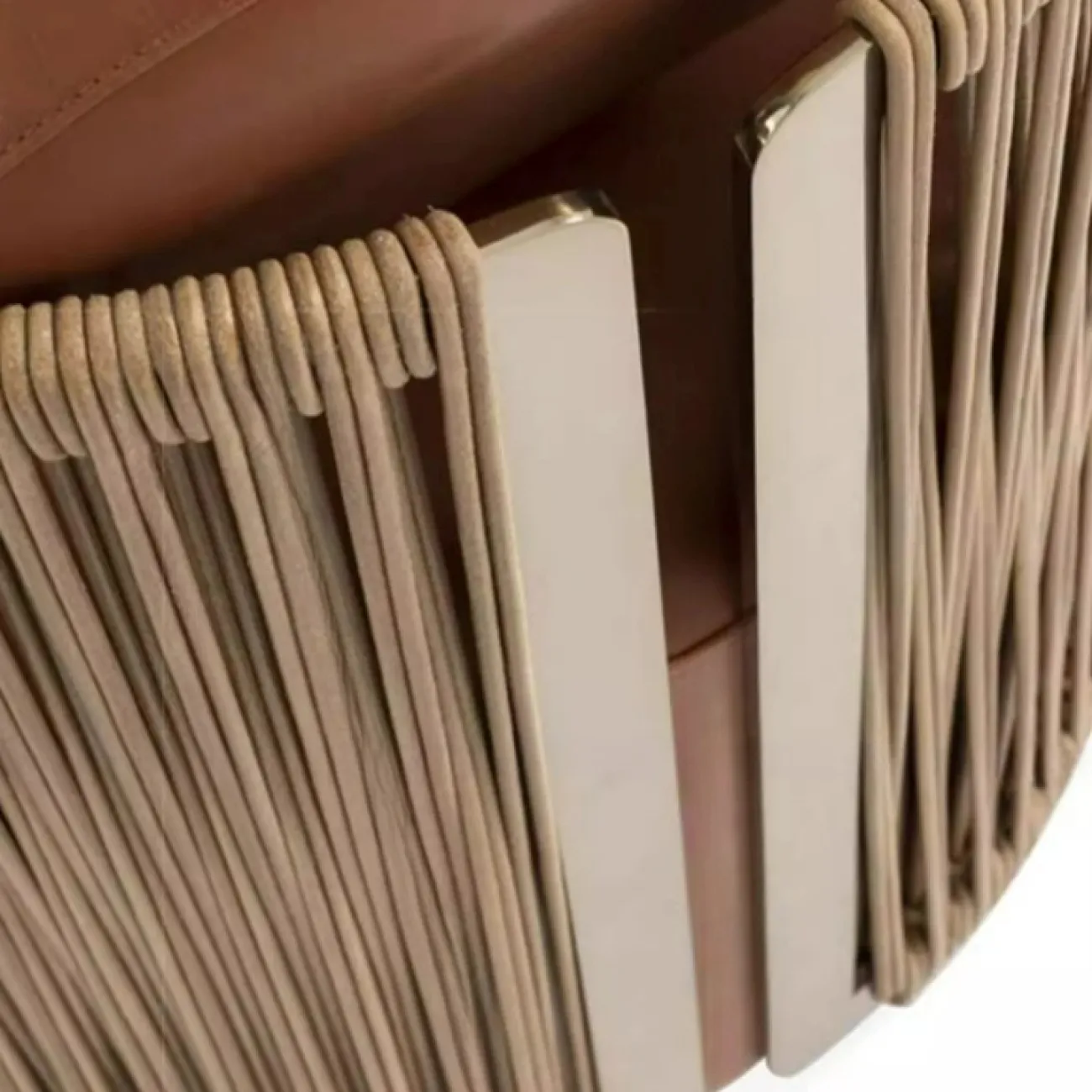 Стильное кресло CJ Originality от LaLume из текстиля с плетением из кожи KR39100-32