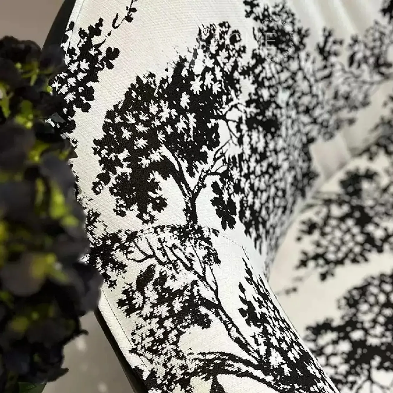 Стильное кресло Yuhao от LaLume из дерева и льна KR39120-32