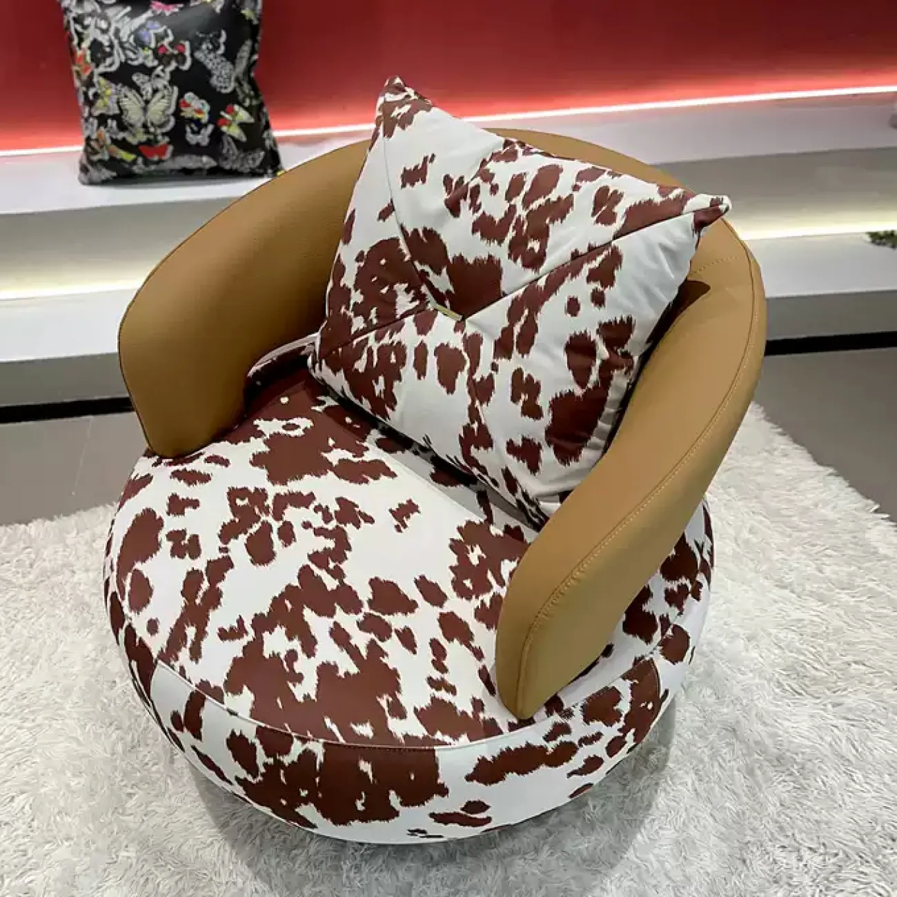 Поворотное кресло Yuhao от LaLume из текстиля и кожи KR39124-32