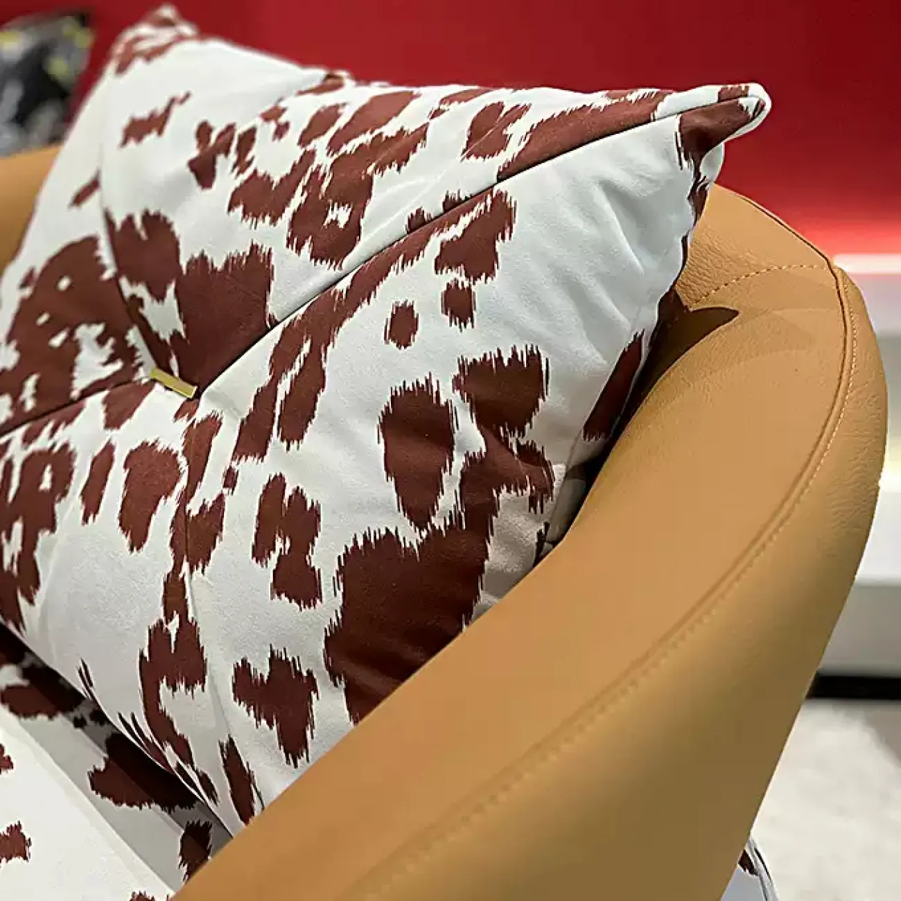 Поворотное кресло Yuhao от LaLume из текстиля и кожи KR39124-32