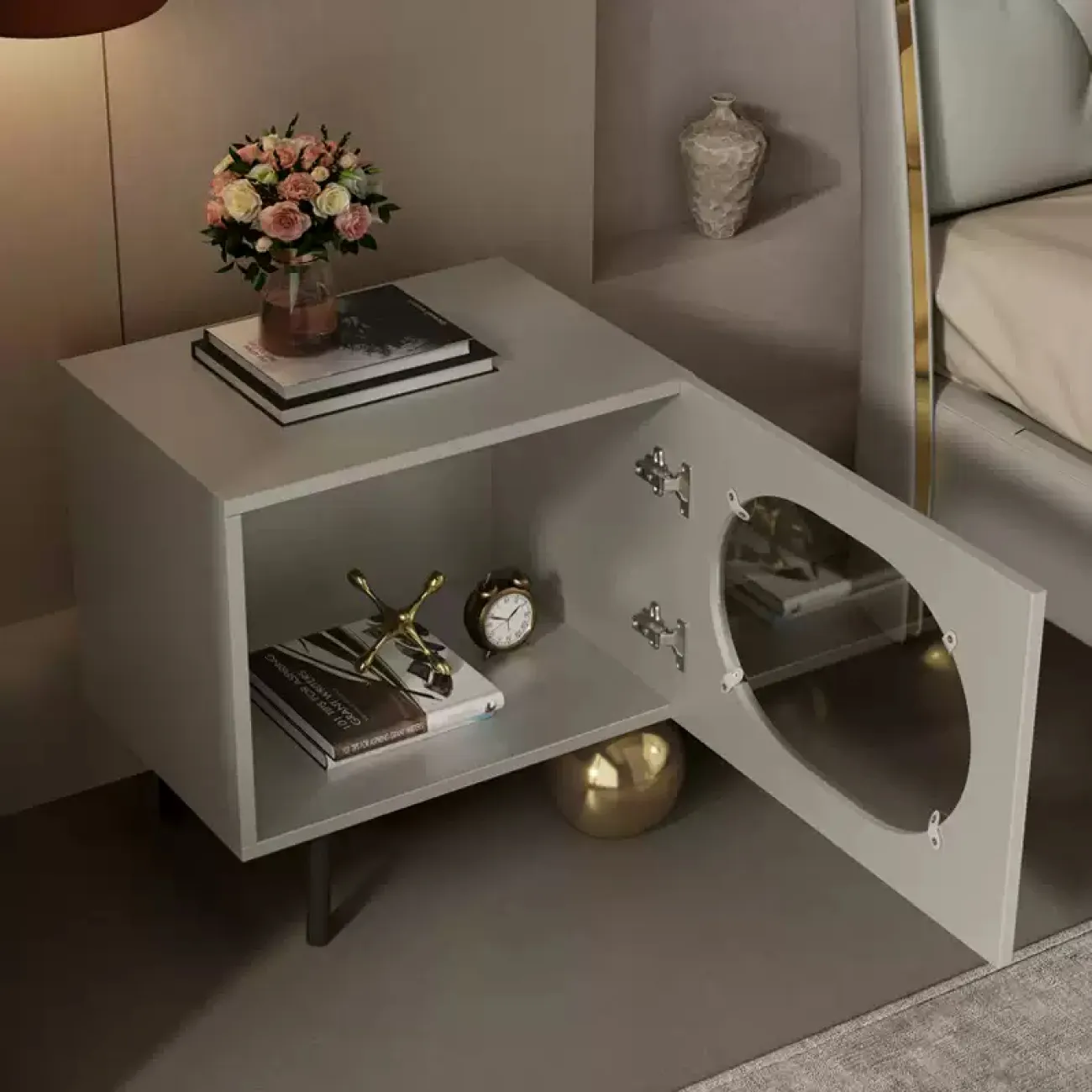 Элегантная прикроватная тумба Yuhao из дерева и закалённого стекла TB39134-32 Элегантная прикроватная тумба Yuhao из дерева и закалённого стекла TB39134-32