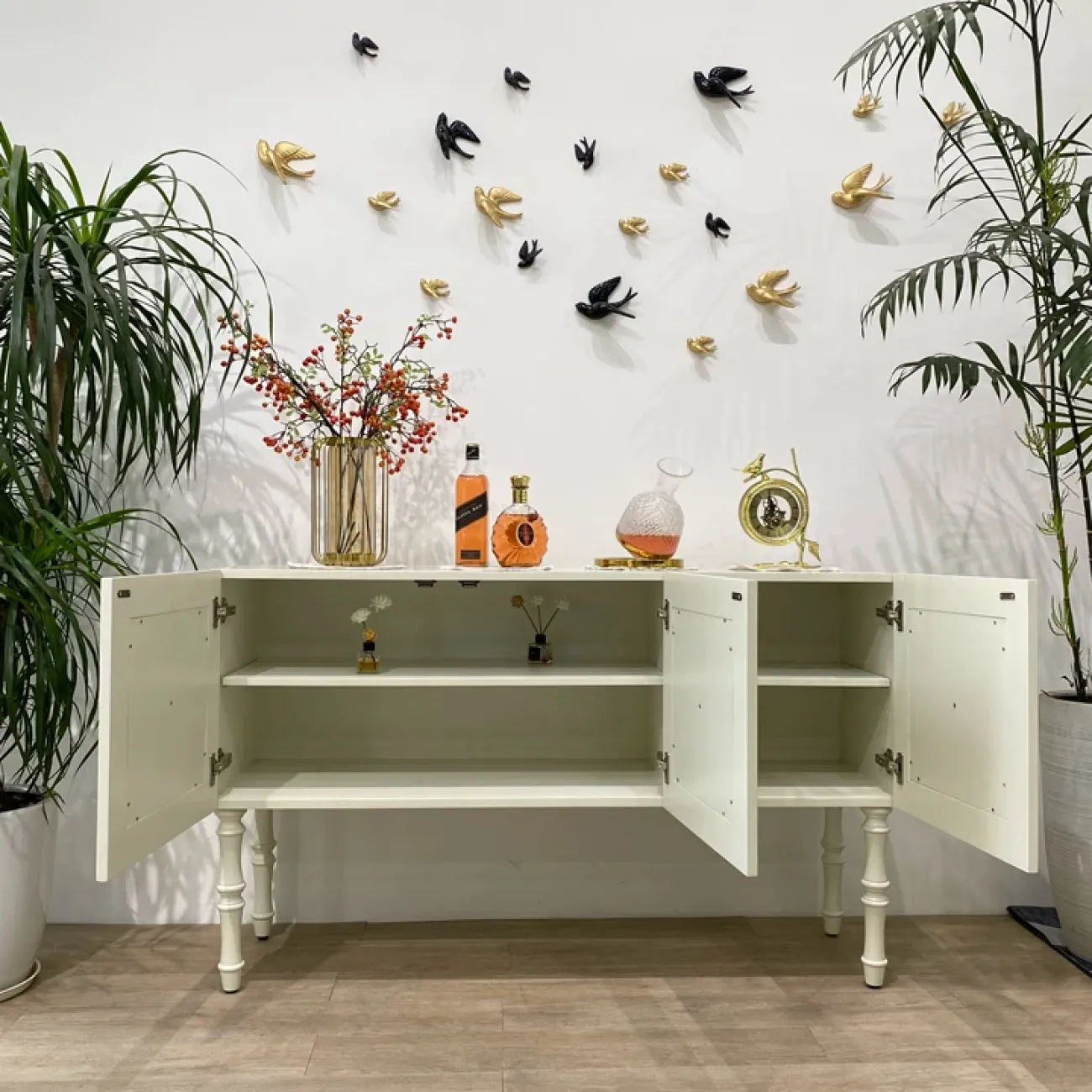 Элегантный сервант Linko из дерева с натуральным перламутром SV39149-32 Элегантный сервант Linko из дерева с натуральным перламутром SV39149-32