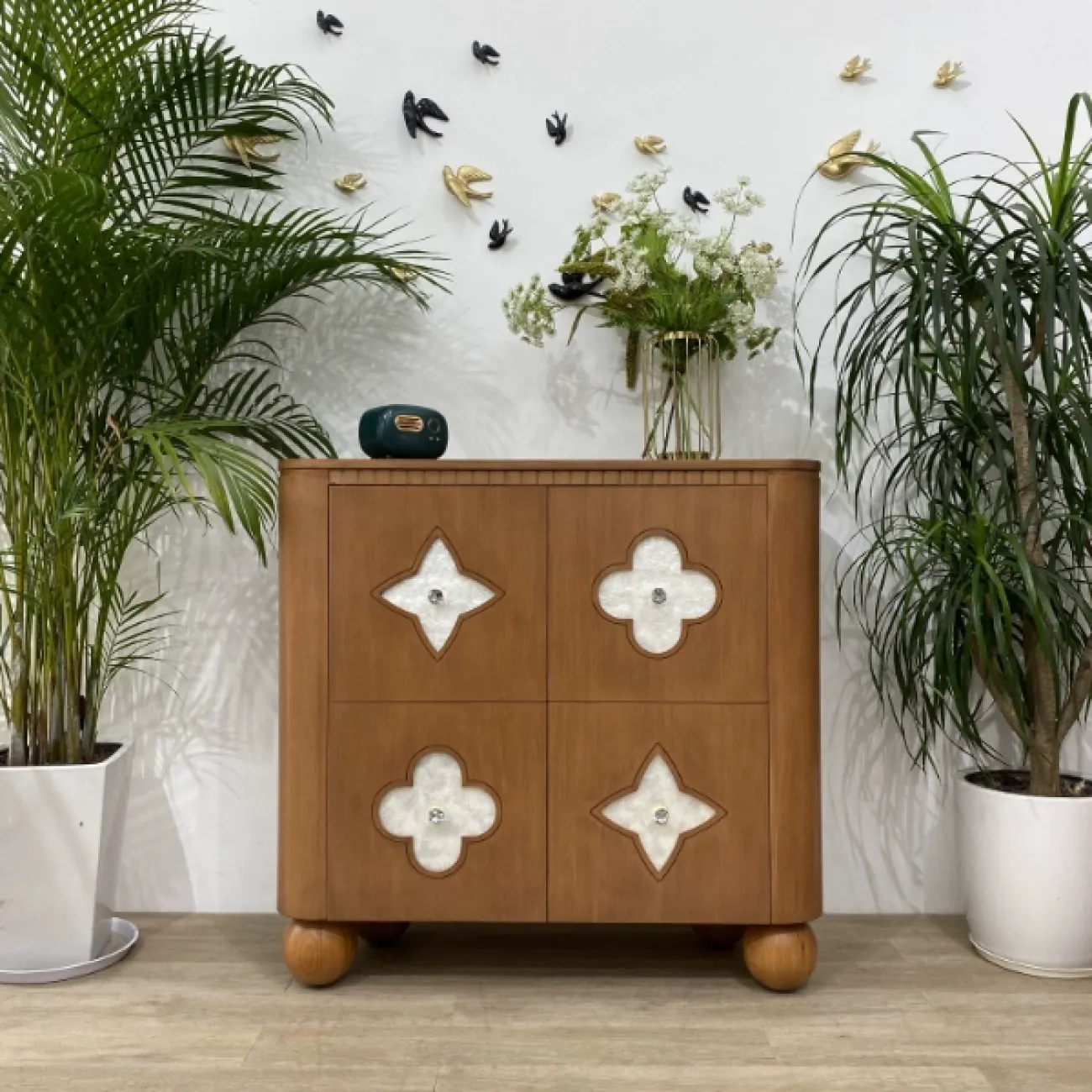 Элегантный сервант Linko из дерева с натуральным перламутром SV39154-32