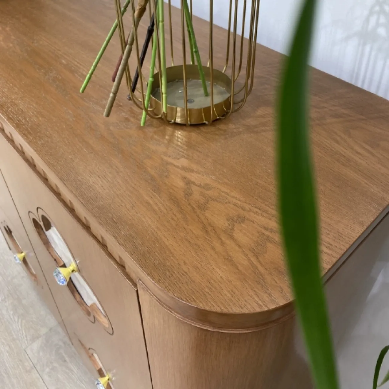 Элегантный сервант Linko из дерева с натуральным перламутром SV39154-32