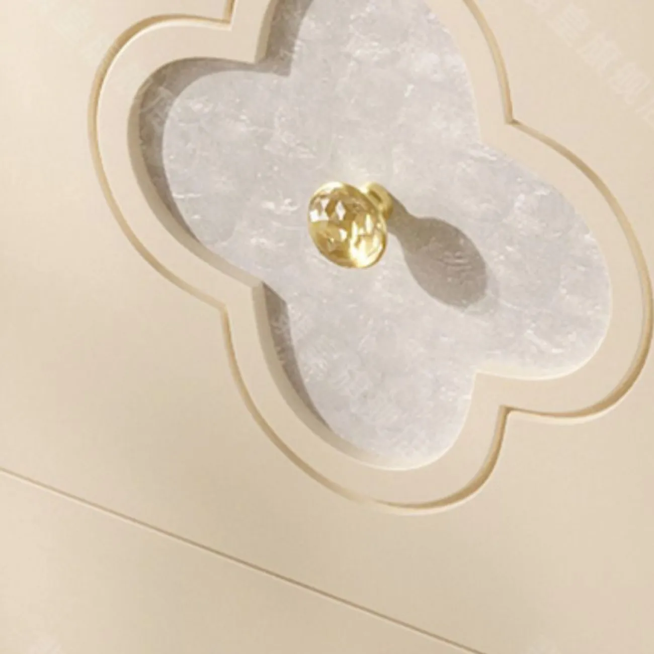 Элегантный сервант Linko из дерева с натуральным перламутром SV39154-32