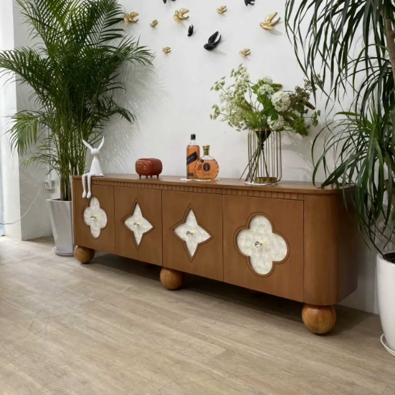 Роскошная тумба под телевизор Linko из дерева TB39161-32 Роскошная тумба под телевизор Linko из дерева TB39161-32